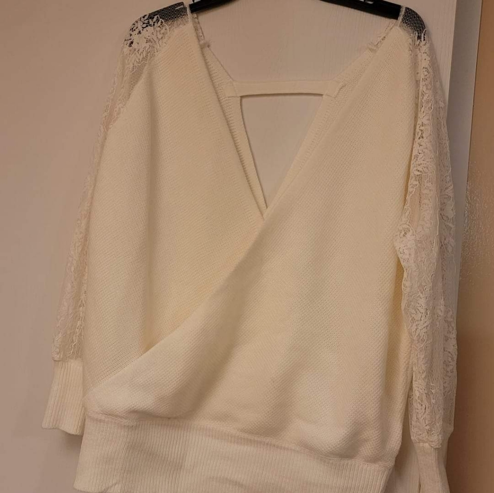 Lace sleeve, V neck open back sweater